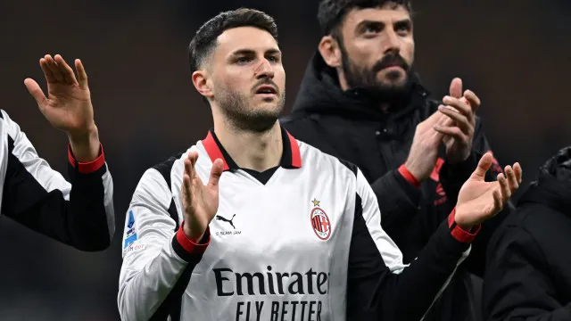 
                    Amorim afasta Santiago Gimenéz. AC Milan e FC Porto com reunião agendada
                