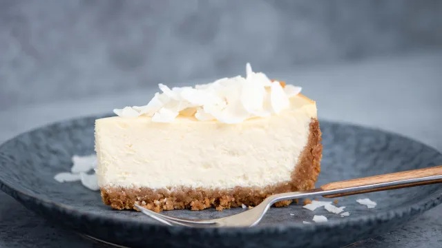 
                    O cheesecake de coco que todos os fãs de Raffaello vão adorar
                