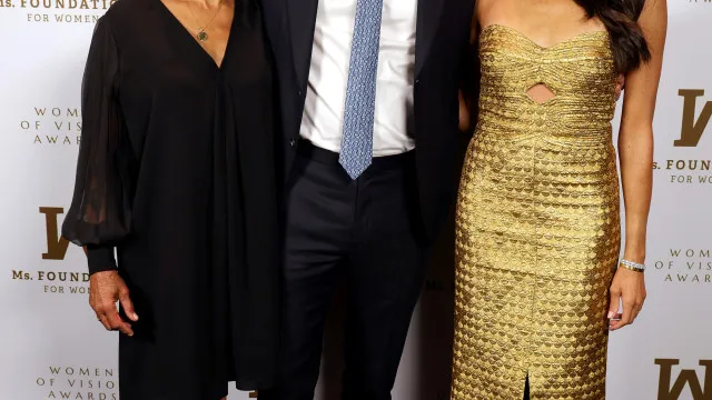 
                    Harry e Meghan de volta ao Reino Unido: E o que acontece à mãe da atriz?
                