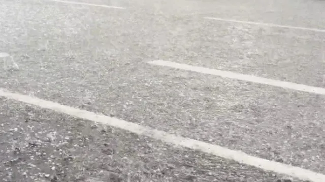 Imagens impressionam. Queda intensa de granizo anula etapa da Vuelta