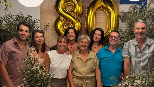 
                    Mãe de Cláudio Ramos chega aos 80 anos: As imagens da festa 
                