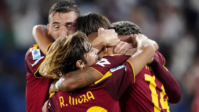 
                    Chegar, jogar e vencer. Mora estreia-se pela AS Roma... em show de Dybala
                