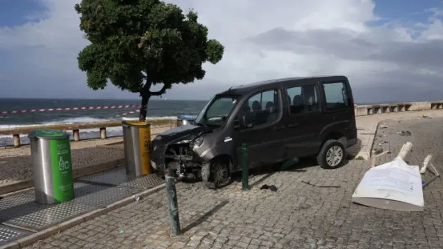 
                    Morre longe de carrinha após despiste. Acidente ou crime? PJ investiga
                