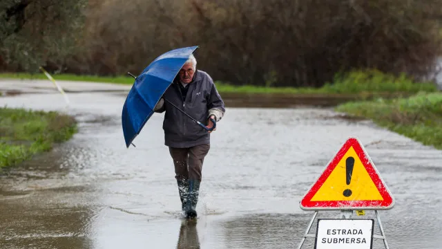 
                    Sete distritos do continente a amarelo na quarta-feira devido à chuva
                