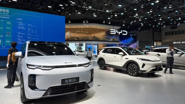 
                    Novo SUV topo de gama da BYD terá até 900 km de autonomia
                
