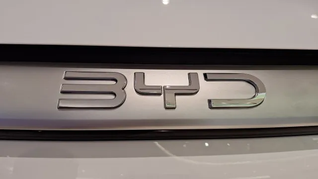 
                    BYD aumenta lucros pela 1.ª vez em cinco trimestres graças às exportações
                