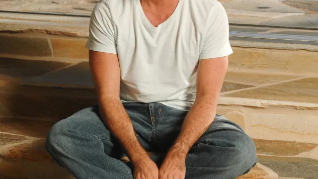 
                    Simon Cowell faz pausa no 