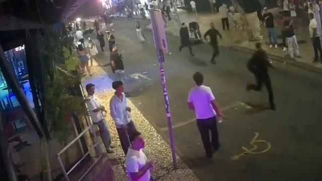
                    Atropela 12 após fuga à GNR e pede 