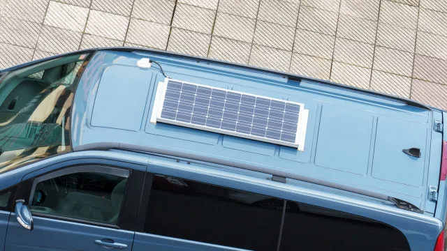 
                    O tejadilho que pode produzir energia para o carro (mas com um limite)
                