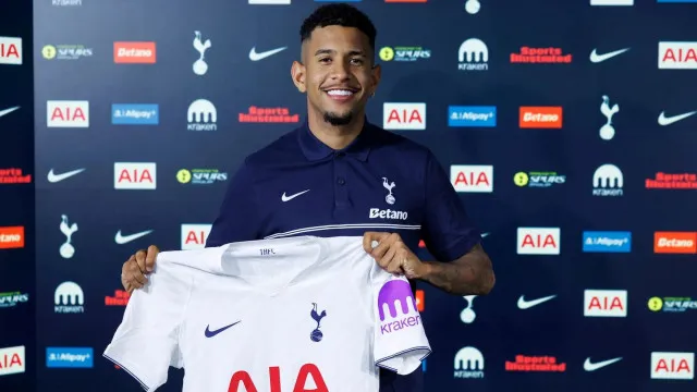 
                    Oficial: Extremo brasileiro Savinho confirmado no Tottenham
                