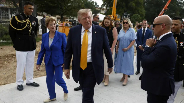 
                    Trump afirma que execuções no Irão têm de ter 