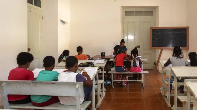 
                    Cabo Verde quer mais alunos no ensino técnico para qualificar mão de obra
                