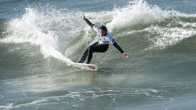 
                    Surfista Francisca Veselko junta-se a Hopkins na segunda ronda do Fiji Pro
                