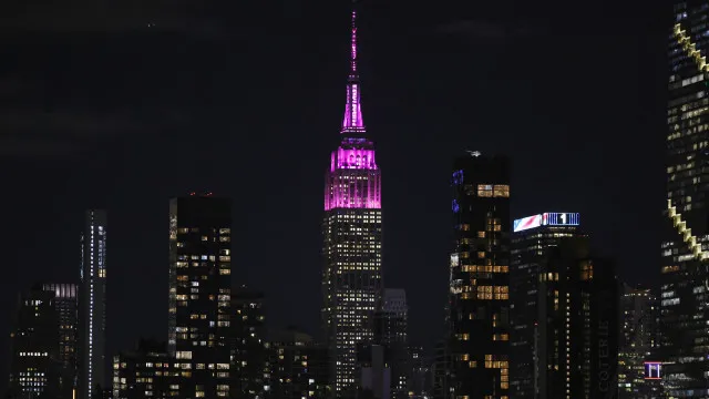 Empire State Building ilumina-se de rosa em homenagem a Dolly Parton
