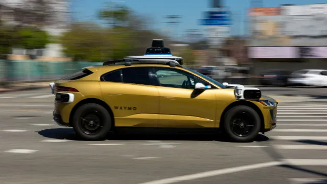 
                    Testes de carros autónomos avançam na Alemanha. Serviço comercial em 2027
                