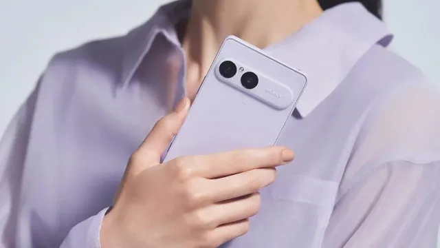 
                    Novo telemóvel da Sony é oficial. Chega em setembro e já tem preço
                