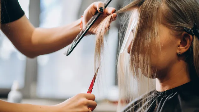 
                    5 coisas que as cabeleireiras detestam que as clientes façam
                