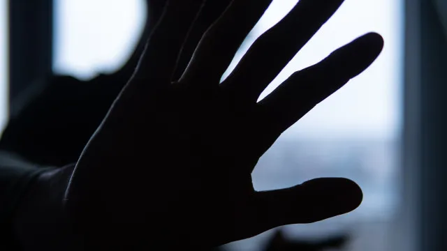 
                    Agride, queima e tira testículo ao marido em Braga. Ele pede 6 mil euros
                