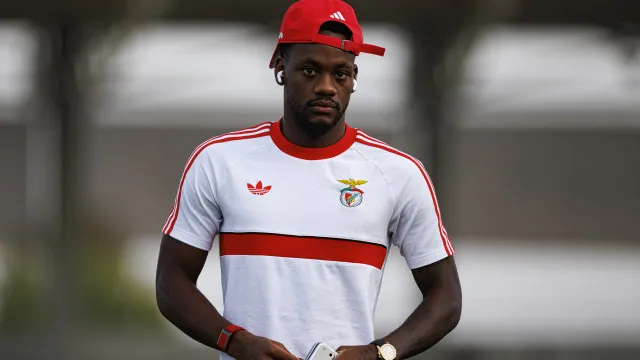 
                    Baixa de peso à vista. Marco Silva com ausência no treino do Benfica
                