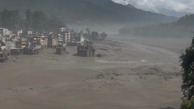 
                    Nepal: Equipas recuperam 362 corpos enquanto buscas continuam
                