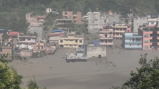 
                    Nepal: Número de mortos sobe para 55 (há 403 desaparecidos)
                