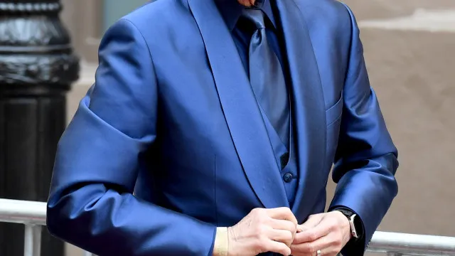 
                    Barry Manilow anuncia pausa na digressão após cancelar espetáculos
                