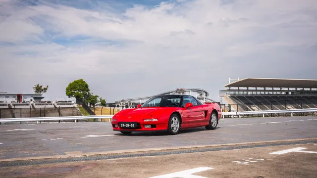 
                    Honda NSX que Senna conduziu em Portugal estará à venda. O preço assusta
                