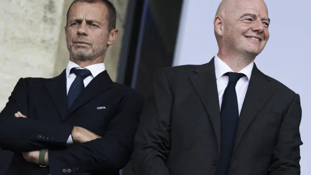 
                    UEFA baixa armas e levanta boicote após promessa da FIFA sobre Mundial
                