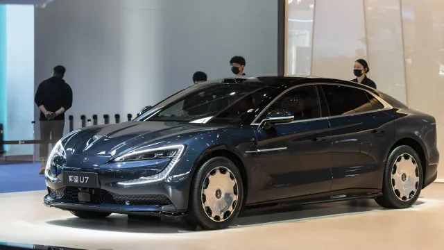 
                    Carro elétrico chinês reivindica recorde mundial: fez 30.000 km em 8 dias
                