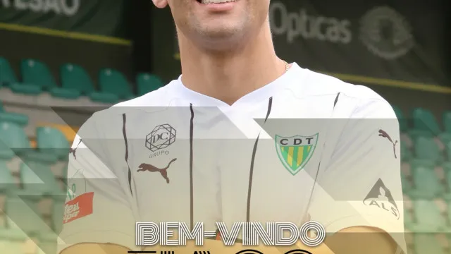 
                    Oficial: Ex-Sporting e Benfica reforça ataque do Tondela até 2028
                