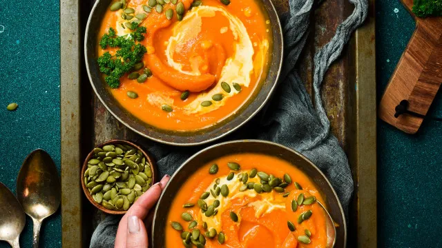 
                    Papas de aveia cremosas (mas sem aveia!) Eis a receita que chama o outono
                
