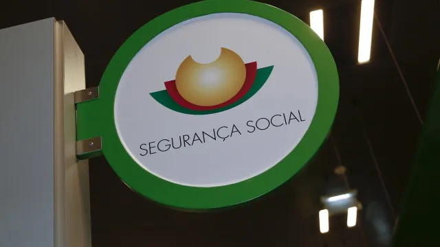 
                    Combate à fraude na Segurança Social poupa 76,5 milhões de euros este ano
                