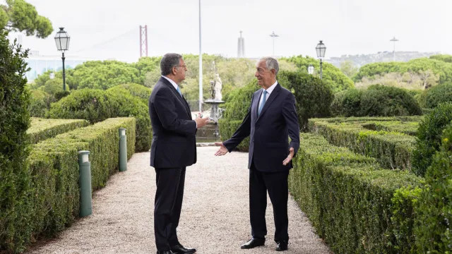 
                    Marcelo volta a casa para 