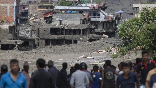 
                    Nepal: Enxurrada faz 98 mortos e centenas de desaparecidos
                