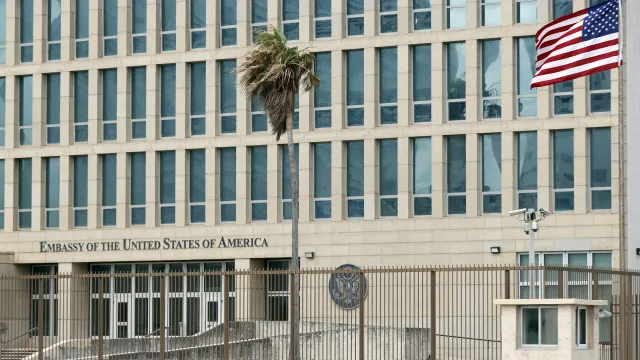 
                    EUA suspendem temporariamente marcações para vistos de imigrante
                