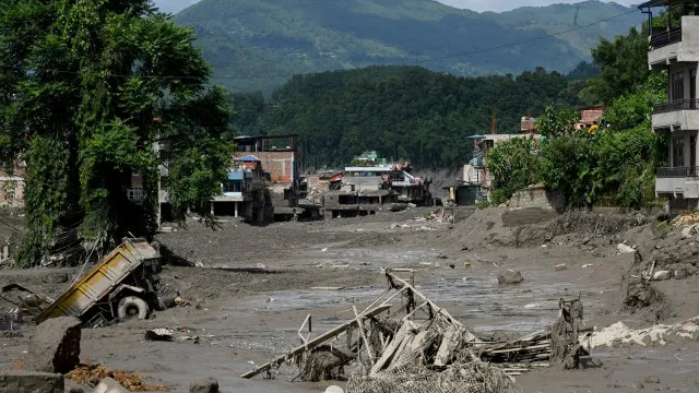 
                    Sobe para 160 o n.º de mortes após inundação devastadora no Nepal
                