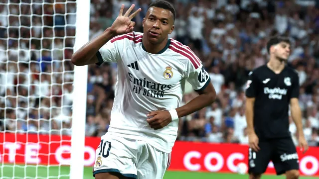 
                    Mbappé assina 'hat-trick' na vitória do Real Madrid sobre a Real Sociedad
                