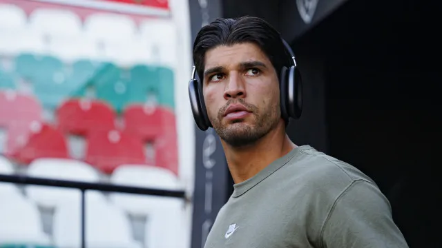 Entra um e sai outro. Rui Silva vai ter nova concorrência no Sporting
