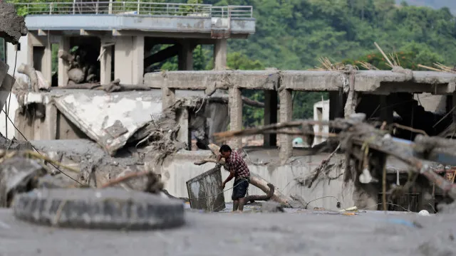 
                    Sobe para 797 o número total de vítimas mortais no Nepal
                