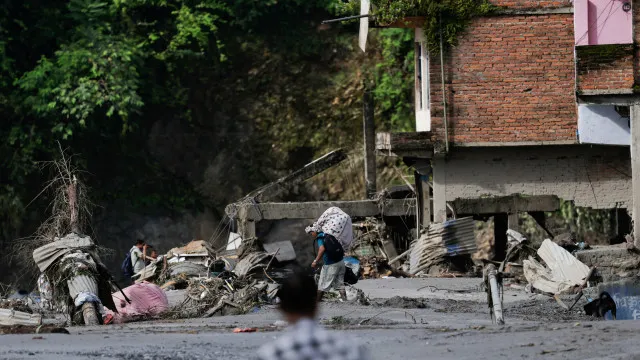 
                    Nepal: Autoridades saúdam apoio financeiro e dispensam ajuda para socorro
                