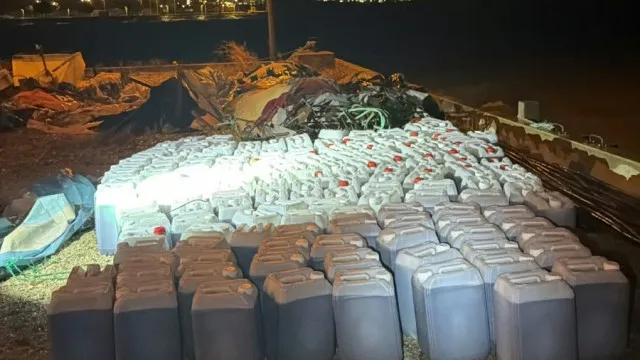 
                    Cerca de 4.500 litros de gasolina em jerricãs apreendidos no Montijo 
                