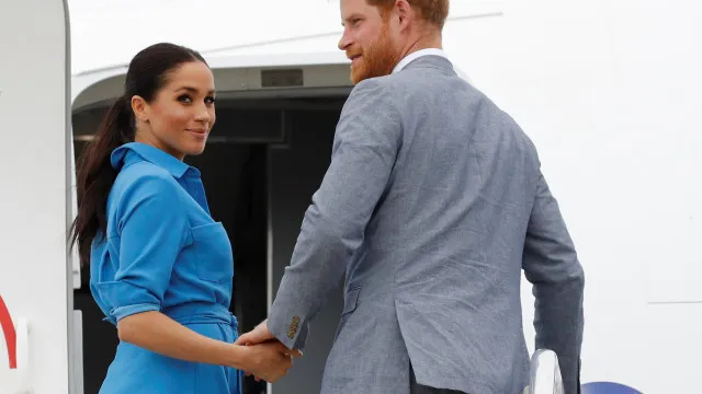 
                    Harry e Meghan pagam uma fortuna por viagem de luxo para o Reino Unido
                