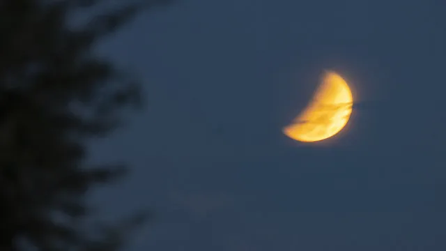 
                    Assistiu ao eclipse lunar? Veja as imagens do último eclipse de 2026
                