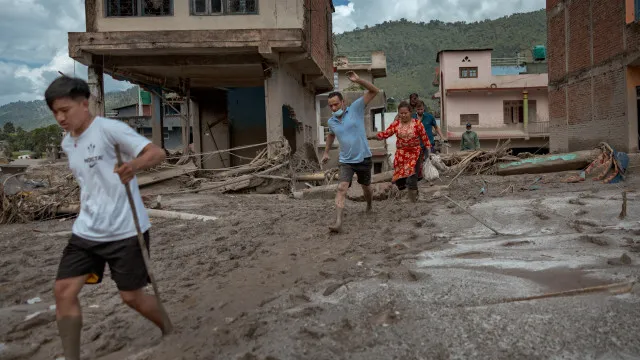 
                    Nepal: Irmãos portugueses localizados. 3 cidadãos nacionais desaparecidos
                