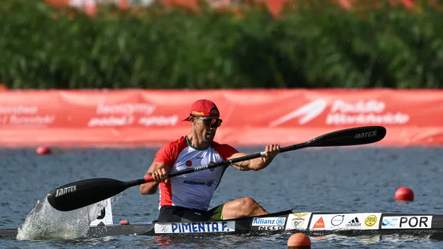 
                    Canoagem. Fernando Pimenta bate Kopasz e está na final de K1 1.000
                