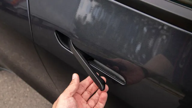 
                    Tesla sob pressão na China por causa dos puxadores. E na Europa?
                