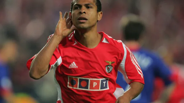 
                    Fama no Barcelona e proveito no Benfica. O que é feito de Geovanni?
                