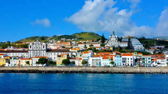 
                    Norovírus e bactérias intestinais levam centenas às urgências dos Açores
                