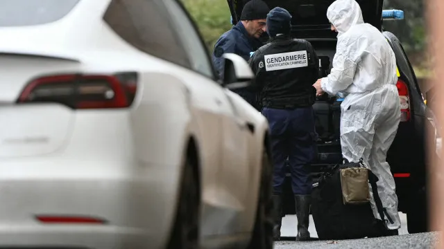 
                    Corpo de homem decapitado e parcialmente queimado encontrado em França
                