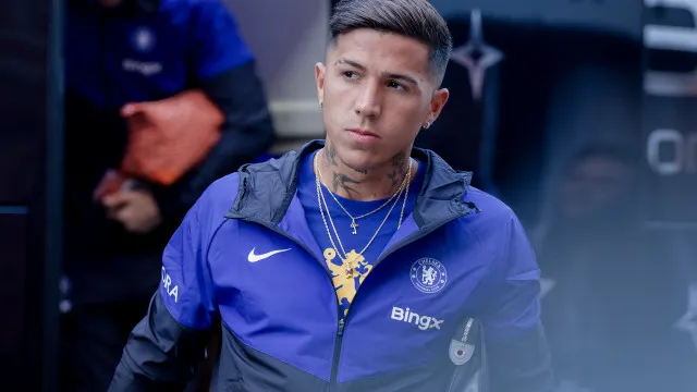 
                    Xabi Alonso surpreende e afasta Enzo Fernández no Chelsea: 